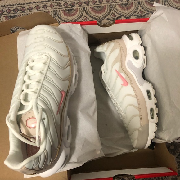 Nike Women’s Air Max Plus - Picture 3 of 4